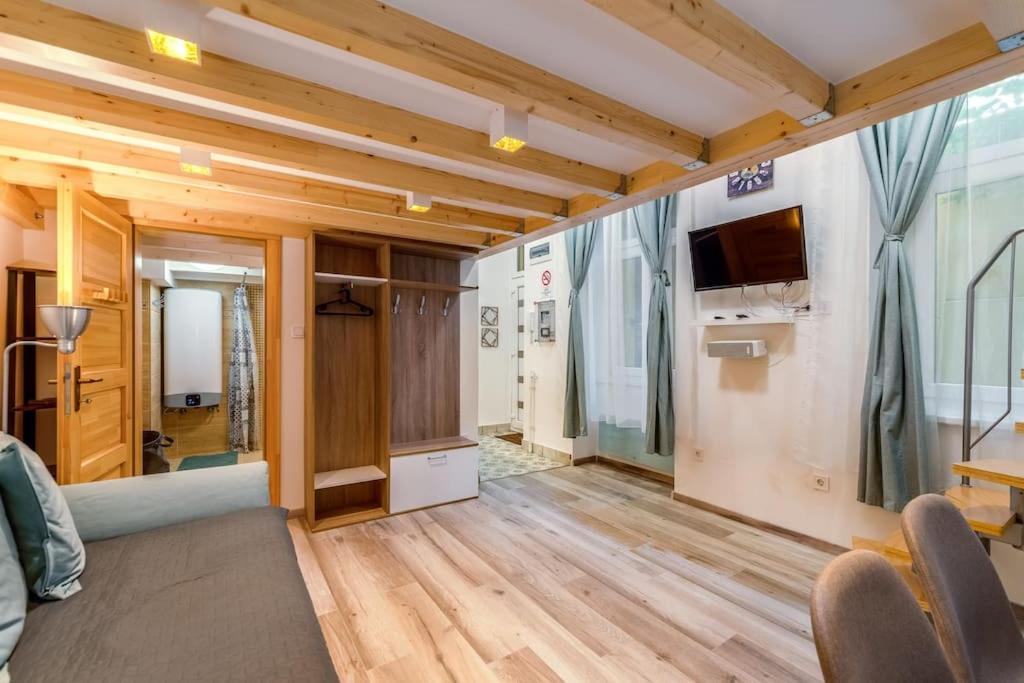 Amazing Kazinczy Flat No. 1 Budapest Exterior photo